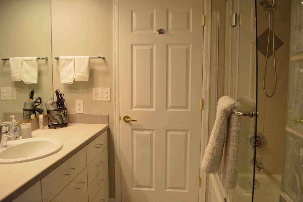1-Bedroom Seaview Guesthouse On Seattle Luxury Estate With Views Of Olympic Mountains Exterior photo